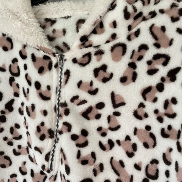 Sherpa Animal Print 1/4-Zip Pullover - Size L - Picture 2 of 3